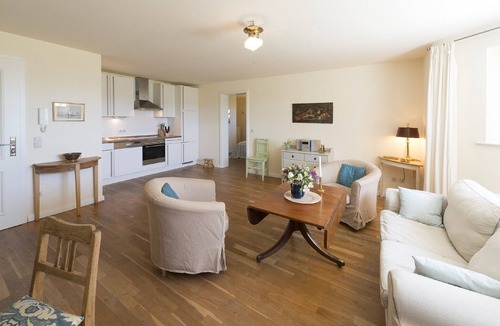 Grubnow アパートメント | Holiday Apartment "Gut Grubnow Rügen - 1" with Lake View, Shared Garden & Wi-Fi