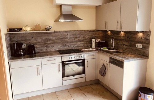 Kaegsdorf アパートメント | Holiday Apartment 'Ferienwohnungen Meerblick -' with Private Terrace, Garden & Wi-Fi