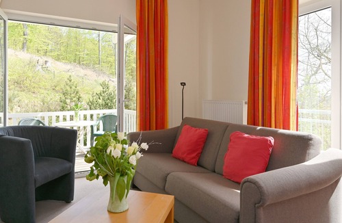 Sellin アパートメント | Holiday Apartment "Villa Celia - 8" near Beach with Balcony & Wi-Fi