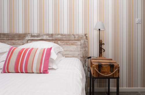 Theix-Noyalo ベッド・アンド・ブレックファスト | Lochrist, Calzac Moulin Guest Room with Terrace, Wi-Fi, and Air Conditioning in High Season