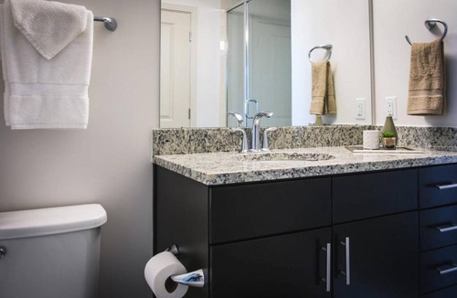 Charlotte Center City アパートメント | LUXURIOUS 1BR APT IN UPTOWN HIGH-RISE W/CITY VIEWS