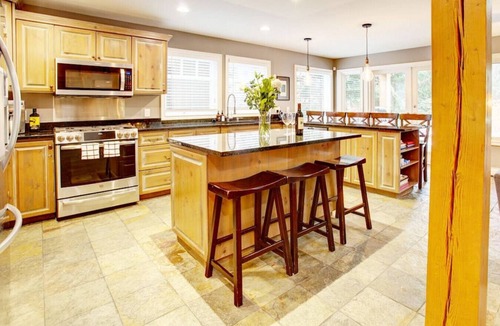 Nicklaus North アパートメント | Luxury 5BR Home:Sleeps 10 Comfortably,Hot Tub,Free Parking,Patio+BBQ-5 minutes to Village!
