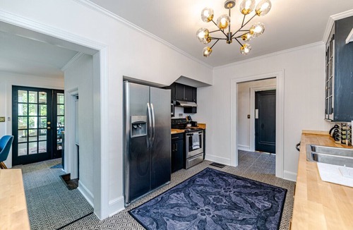 Southern Pines 一軒家 | MCM Spanish Revival Estate across street from Southern Pines Golf Club