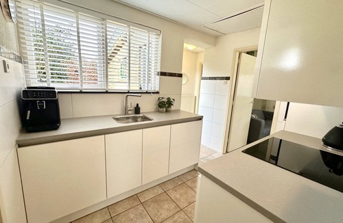 Sint Maartensvlotbrug 一軒家 | Modern bungalow with jacuzzi and close to the sea & beach!