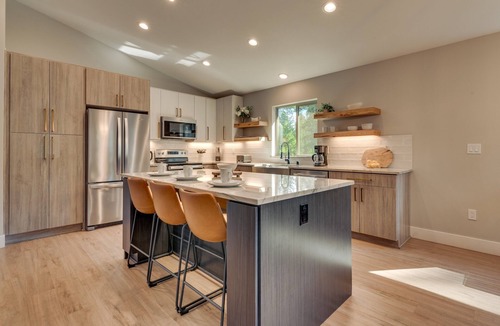 Y Area 一軒家 | NEW! AC, Hot Tub, Grill, Newly Built, Open Floor Plan, Wifi, 5 of 6 – Emerald Bay Villa
