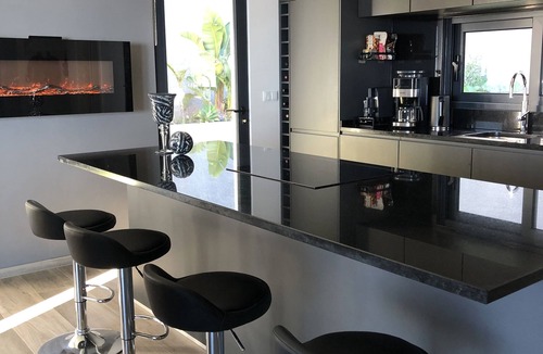 Calheta ヴィラ | New construction above the rooftops of Calheta, absolute privacy, heated pool.