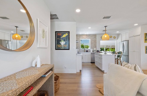 Southside 一軒家 | New! Fully Renovated Luxurious Villa in SoSo with Pool in West Palm Beach