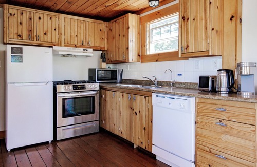 Boutiliers Point コテージ | Oceanview Cottage | Private Wood-Fired Hot Tub | Sauna | Near Halifax
