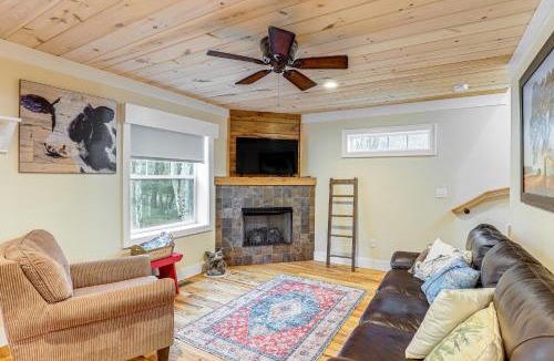 Hendersonville 一軒家 | On Farm: Charming Hendersonville Retreat!