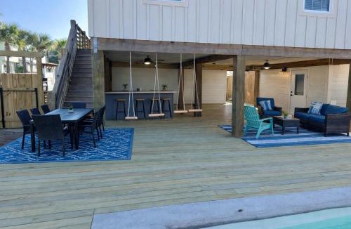Port Aransas ヴィラ | Pelican Beach House with 6-seater Golf Cart and private POOL!