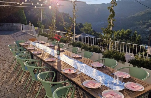 Espadanedo 一軒家 | Quinta do Lodao, a renovated farmhouse on the banks of the Douro River with a swimming pool.