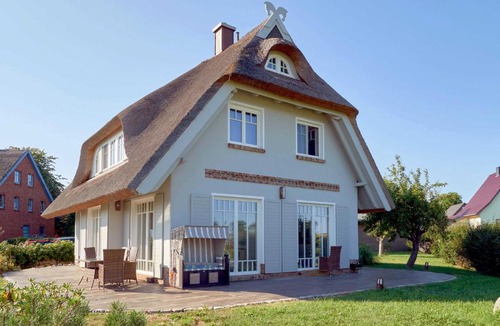 Alt Reddevitz 一軒家 | Reethus Reddevitz mit Kamin, Sauna, Terrasse, Boddenblick