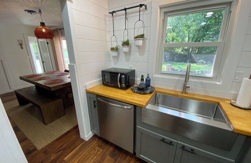 Horse Shoe ヴィラ | Relaxing Waterfront Retreat, renovated modern-rustic, near Asheville -Generac