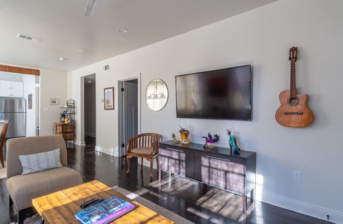 Mid-City 一軒家 | Renovated Gem in Mid-City NOLA, minutes to French Quarter, 1 block to streetcar!