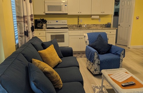 Wilmington Beach コンドミニアム | 〜401 Seas Tropical Duplex〜ビーチへのステップ - WiFi、W / D