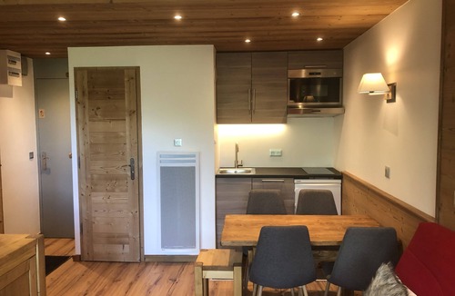 Meribel-Mottaret アパートメント | SKIS ON FOOTS-WIFI- GARAGE（オプション）-NICE VIEW-2 ROOMS
