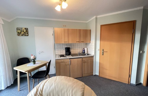 Wieck auf dem Darss アパートメント | Small cozy vacation apartment with well-kept green property - Buhne IV (upper floor)