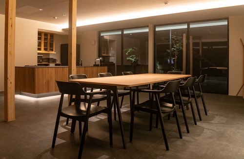 Gora ホテル | SOLIS 200平米の部屋と100平米のウッドテラスが広がった一棟貸しのホテル / 足柄下郡 神奈川県