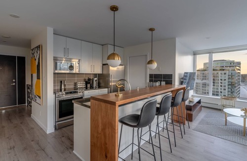 Crosstown コンドミニアム | Sub-Penthouse 35th Floor | Sleeps 9, 270° Views, Pool & Patio | Walk to BC Place