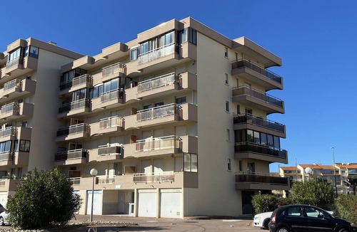 Le Port アパートメント | Sunny T2 with AC and parking near Canet Beach