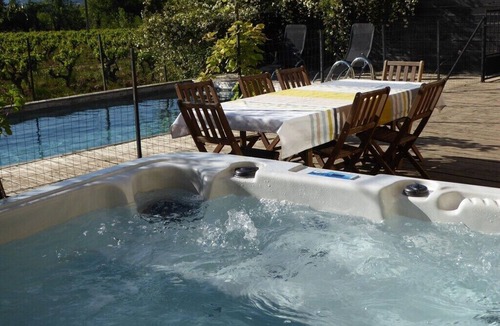 Bagnols-sur-Ceze 一軒家 | Superbe mas Avec Piscine en Pierre au Milieu des Vignes Dans Domaine Viticole