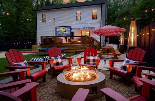 Charlotte 一軒家 | The Charlotte Social - Hot Tub, Pickleball, Game Room, Movies, Golf, Games