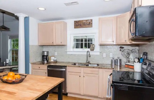 University Park 一軒家 | The City Cottage, pet friendly, walk to shops, food & NCSU