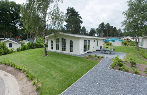 Oost-Graftdijk 一軒家 | This comfortable home offers an ideal mix of peace, comfort and coziness, set in the characteristic polder landscape of North Holland. Here you can enjoy relaxed days together, surrounded by nature and wide open spaces.