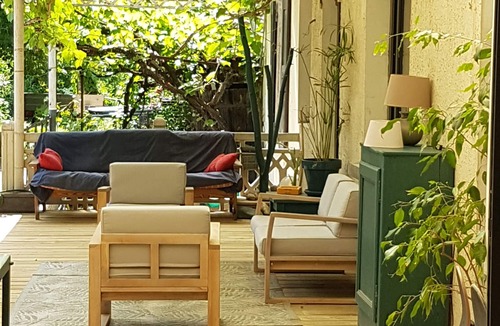 Crest 一軒家 | Town house with covered terrace and large garden