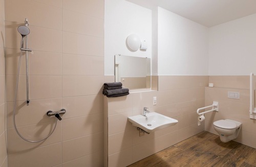 Pasewalk ベッド・アンド・ブレックファスト | Vacation apartment - barrier-free 105 - Lokschuppen Pasewalk- Guest houses with double room, single room