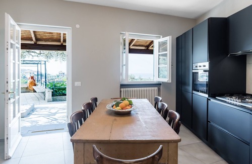 Rezza ヴィラ | Villa 'Design La Weka Loca' with Private Terrace, Wi-Fi and Air Conditioning