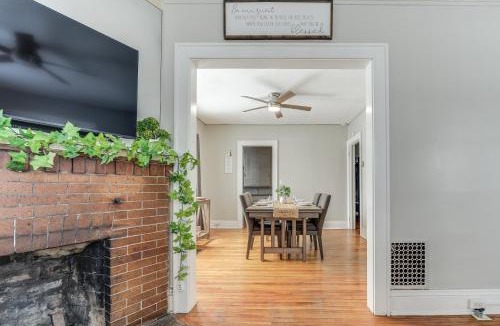 Phoenix アパートメント | Walkable 3-Unit Hub: 8 Mi to Micron Technology!