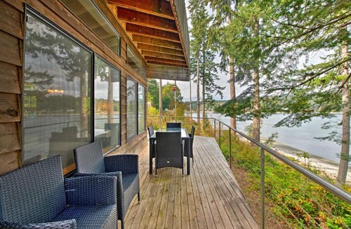 Rollingbay 一軒家 | Waterfront Bainbridge Island Home: Stunning Views!