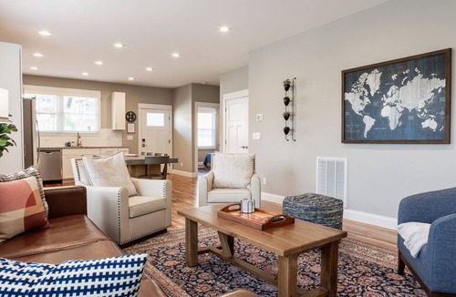 Woodfin ヴィラ | Wildwood Flower | Pet-friendly 4BR Home | Asheville | Hot Tub