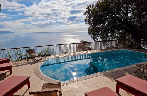 Zoagli 一軒家 | Zoagli, 15km de Portofino. Pool and sea view with private access to the water.