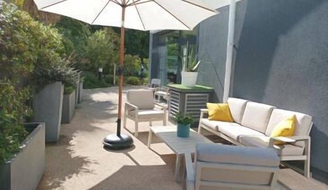 1-bedroom apartment with balcony