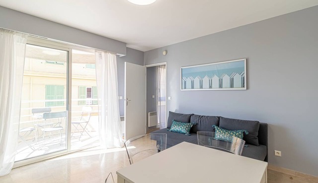 1 room apartment 1 minute from Monaco