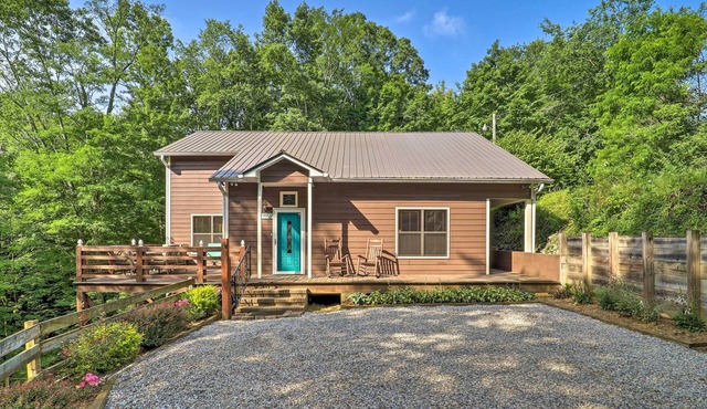 10 Mi to Grandfather Mountain: 'Wolfe Creek Cabin'