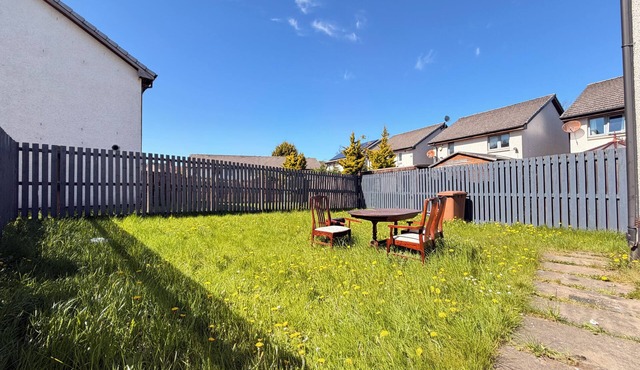 115 Gracemount Drive · Luxury 3-Bed Townhouse | Free Parking | Central