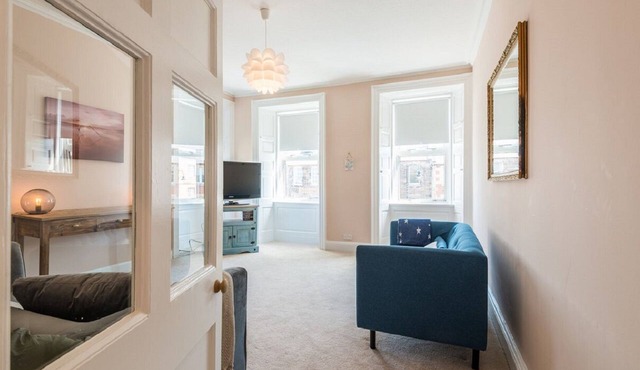 2-bedroom, second-floor family holiday apartment with sea views