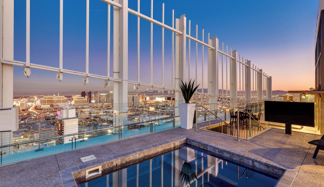 20m Entire 59th Floor Palms Penthouse Hot tub