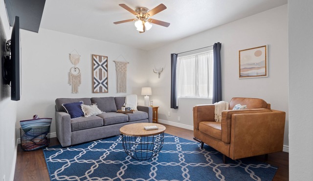 2Bed/1bath casita in quiet downtown neighborhood with washer/dryer and parking