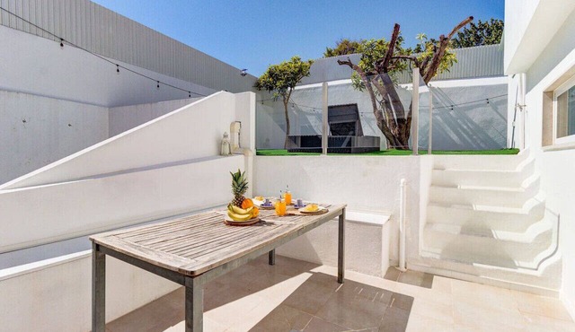 3-bedroom Apt with Private Patio in Cacilhas by Lisbeyond