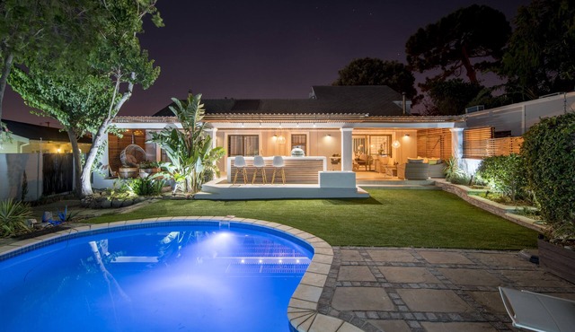 3-Bedroom House with big Porch, Outdoor Kitchen, Heat Pump heated Swimming Pool