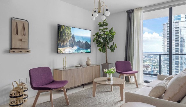 3701 - Kaseya Center 2 Bedroom Modern Apt with Pool & Gym in Downtown Miami