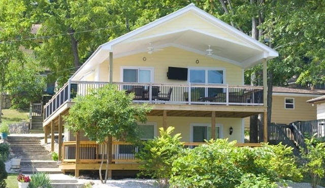 真新しい3BR / 2BA Lakefrontプロパティ、ボートスリップを含む