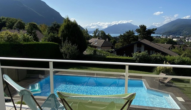 5-star villa in a quiet location - view of the lake and mountains - SWIMMING POOL with shelter