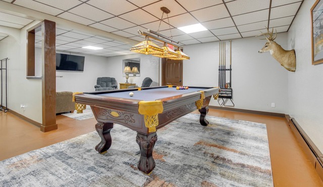 9 Mi to Downtown Rushville: Cozy Getaway w/ Grill