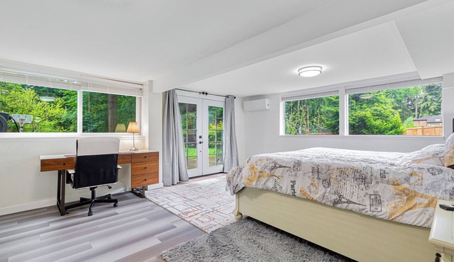 A Cozy HomeAway Home @Bridle Trail, Bellevue, WA