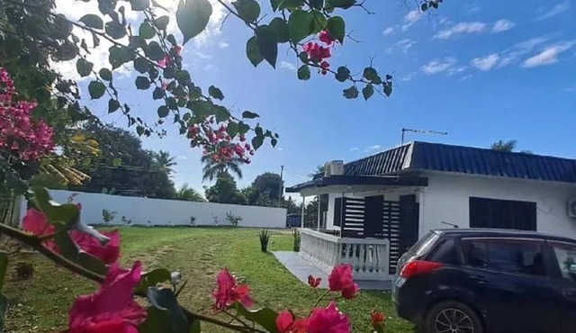 ABM Court Apt 2 - Neat, private, cosy. Home away from home 2 BRM apartment